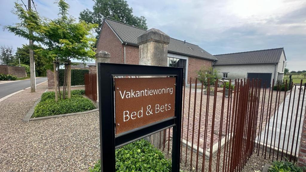 Bed & Bets! Villa Geetbets ภายนอก รูปภาพ